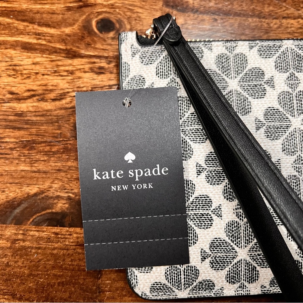 Kate Spade ♠️ Lucy Spade Flower Medium L-zip Wristlet - Picture 7 of 8